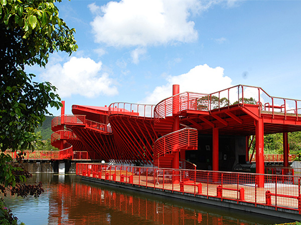 深圳東部華僑城“藝術(shù)大地”廊橋